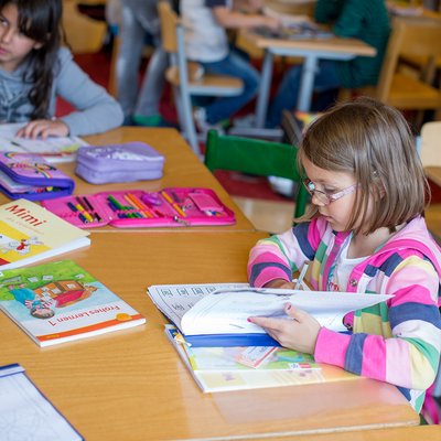 Schulische Förderung im katholischen Kinderhort in Kaufbeuren