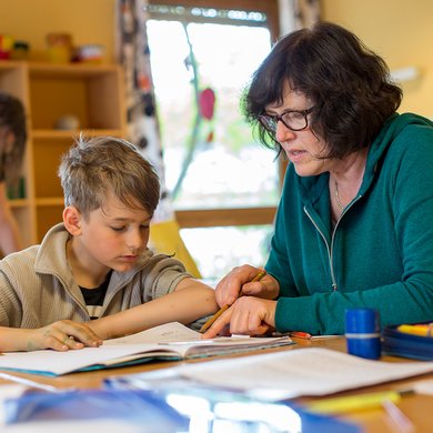 Hausaufgaben im katholischen Kinderhort Kaufbeuren